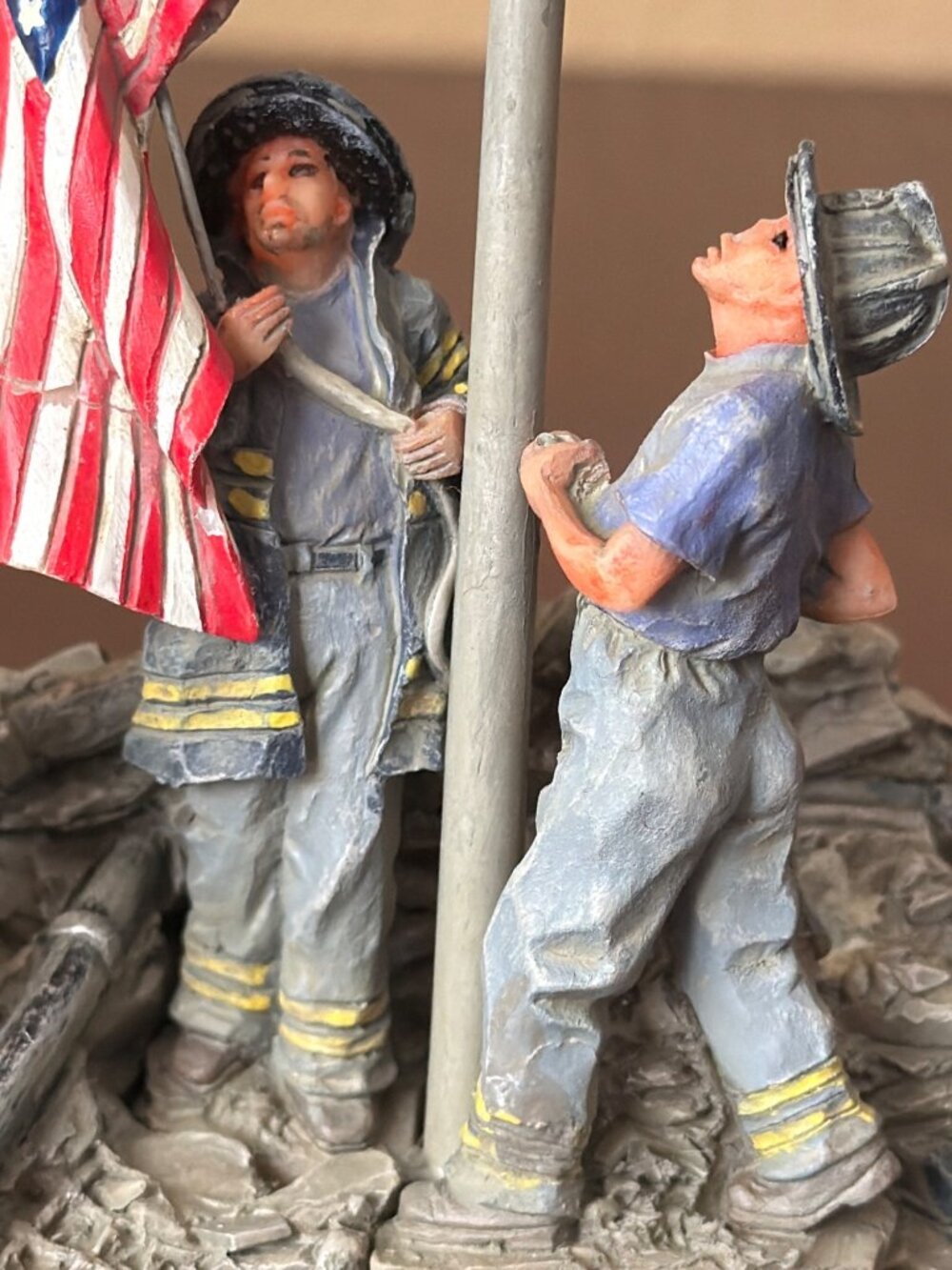 Freedom Fighters 9/11 Firefighter Memorial Clock Figurine w/Box - UnTESTED - Picture 7 of 16